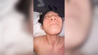 Em sướng quá anh đánh vào mông em đi