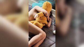 Full em gái thủ dâm xong quên không khóa cửa