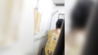 Quay clip em gái thay đồ