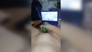 Bé ny tập thủ dâm