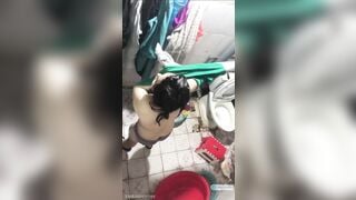 Đg nấu ăn thì nghe tiếng bé sv phòng bên đi tắm nên lén lút trèo tường quay lén
