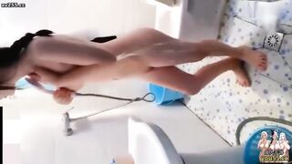 em đeo kính dâm đãng show tắm, sex với trai