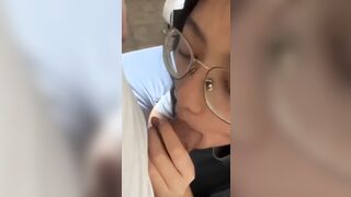 Gái xinh đeo kinh mặt dâm bú mút con cặc dâm đãng địt nhau tê lồn dâm