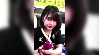 Em người yêu giúp sục bắn tinh