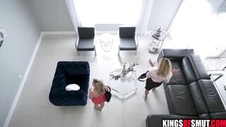 Mẹ kế và dì đón con riêng của chồng du học về và cho con hưởng  cái lồn to