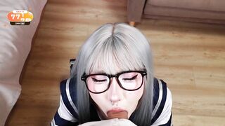 Khuân mặt xinh đẹp khi đeo kính,quan hệ với ng đàn ông lớn tuổi k bảo hộ và creampie