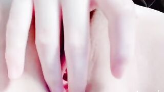 Cô gái 2k6 nứng lồn thủ dâm móc móc