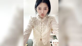 Gương mặt thiên thần trong thì dâm nữ