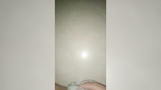 Thủ dâm bằng đồ lót con em gái
