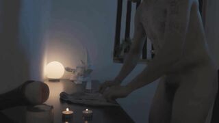 Giấc mơ đầy dục vọng của người đàn ông khổ dâm về thần tượng của mình