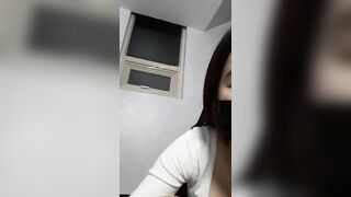 Thủ dâm trong nhà tắm p2