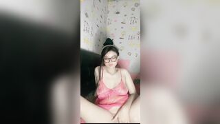Một con điếm show hàng kiếm thêm