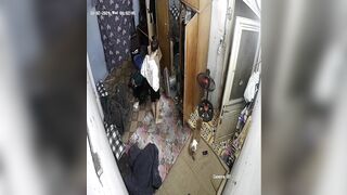 Hack cam đang thay đồ thì bố chồng đi vào