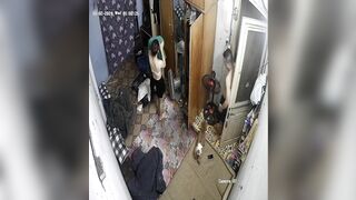 Hack cam đang thay đồ thì bố chồng đi vào
