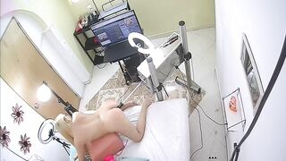 Hack cam em gái vất vả với nghề livestream