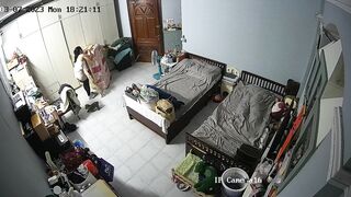 Hack cam em học sinh múi mít thay đồ