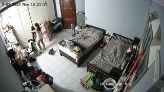 Hack cam em học sinh múi mít thay đồ
