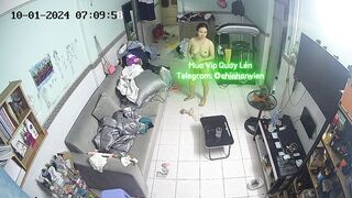 Hack Camera Mẹ Con Nude  Ở Phòng Khách