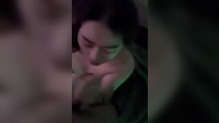 Đi bar được em gái lạ bú mút nhiệt tình,em nó vừa bú vừa sục sướng vãi