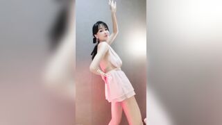 Gái xinh vú to hàng ngon dâm đãng