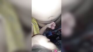 Bắt em người yêu bú cu để anh quay phim đăng lên mạng trong khi em đang nằm nhắn tin