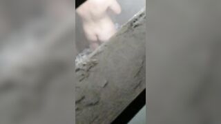 Em gái lộ clip khi đang tắm