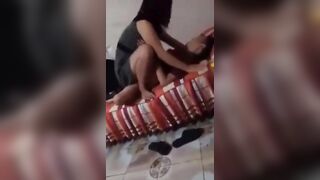 Em cưỡi ngựa như này thì chỉ được hơn 1p