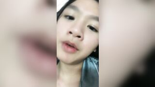 Em gái tập show