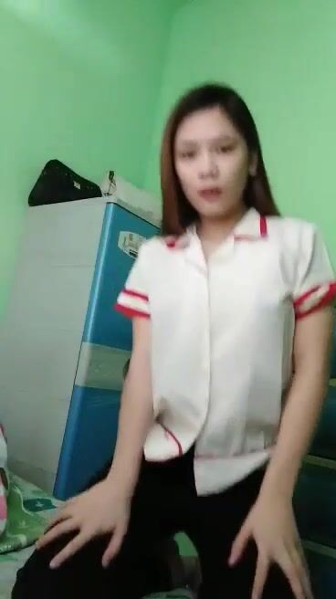 Em teen mặt xinh quay clip thủ dâm gửi ng yêu (3)