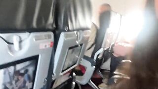Bạo thật bú cu trên máy bay đông người