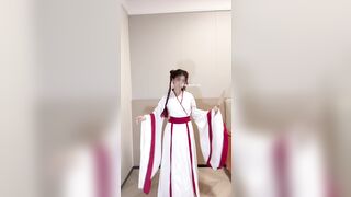 Nhảy cổ trang lột đồ cùng e teen mình dây da trắng xinh đẹp,vua chúa cũng chỉ có thế