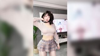 Vừa mở phim sex vừa nhảy nude móc lồn cùng dâm nữ vú to xinh đẹp