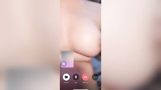 Call video với e teen vú bự đc e ngồi xoa lồn chảy nước show hàng múp cho xem