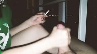Vừa hút thuốc vừa sục cu a ngắm trời đêm cực chill