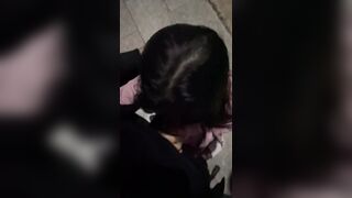 Em học sinh bú cu ngoài đường