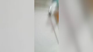 nứng quá e vào tolet thủ dâm cho đỡ nứng