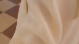 Gái xinh xắn mẫu ảnh nude cặp vú hồng