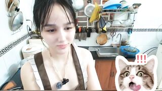 Gái xinh live thủ dâm trong nhà bếp