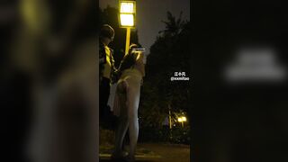 Dâm nữ nữa đêm ra đường show lồn public cho ng lạ sờ lồn đánh mông và xin bú cu