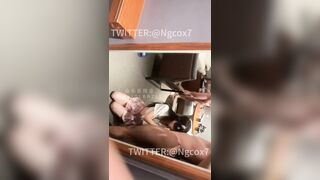 Bé học sinh mình dây 1 mình địt cả 2 cu của a họ và bạn thân,vừa bú vừa doggy