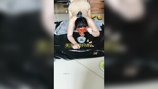 Huấn luyện chó cái thực thụ,bước đầu là tập ăn như 1 con chó p1