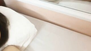 Lồn em khít mà anh dập mạnh làm em sướng