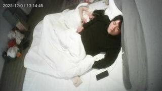 Vcl tối check cam thấy ông sếp đang địt luôn em nhân viên của salon