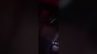 Địt nhau với em gái mưa trên oto