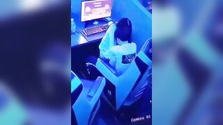 Check cam tưởng hai đứa nó ôm nhau, nhưng không chúng nó địt nhau luôn tại quán