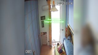Hack Camera Em Gái Vừa Xem Sex Vừa Thủ Dâm
