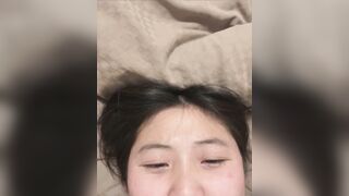 Em rau vú to lồn non lắm lông khoe hàng trên live cho trai xem p4