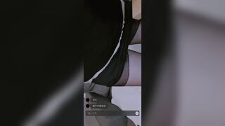 SỐC cảnh em gái NỨNG quá tự móc lồn ngay phòng khách