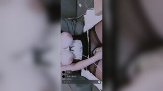 SỐC cảnh em gái NỨNG quá tự móc lồn ngay phòng khách