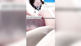 Thử nhét đồ chơi anh hai tặng vô cái lồn hồng hào